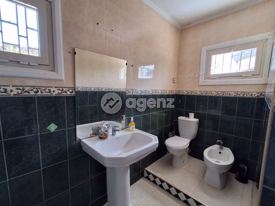 Villa à vendre 401 m², 6 chambres Harhoura Skhirate Témara
