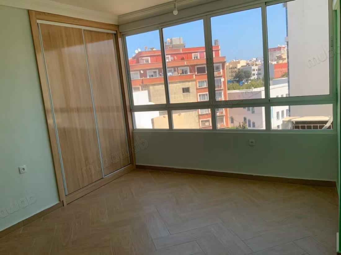 Appartment duplex à louer à Administratif. 3 chambres, cheminée