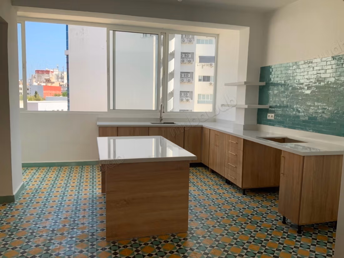 Appartment duplex à louer à Administratif. 3 chambres, cheminée