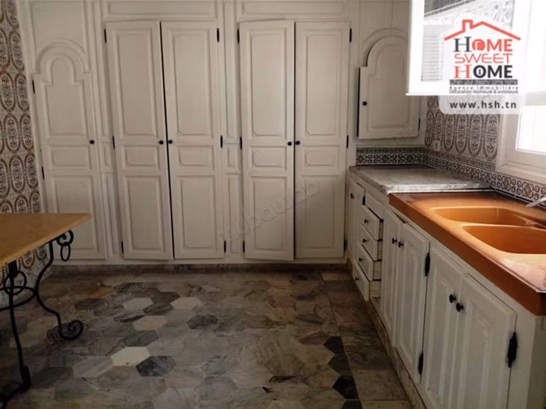 Fabulous apartment for sale in Amilcar. Dimension 180 m². Large terrace