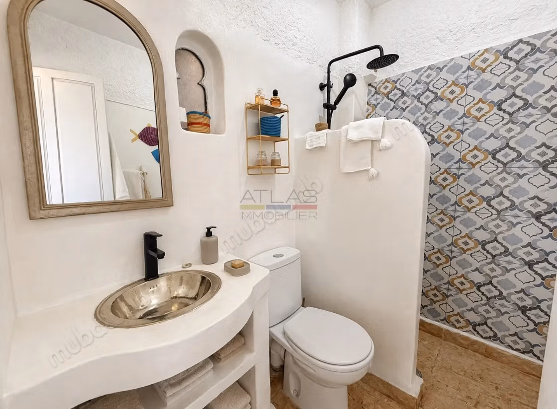 Riad for sale in Bab Doukkala. 4 lovely rooms. Fully furnished