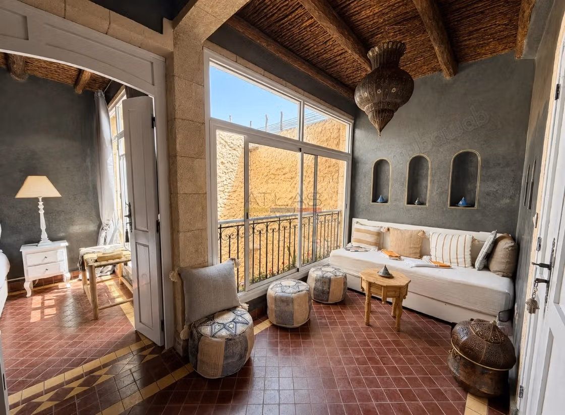 Riad for sale in Bab Doukkala. 4 lovely rooms. Fully furnished