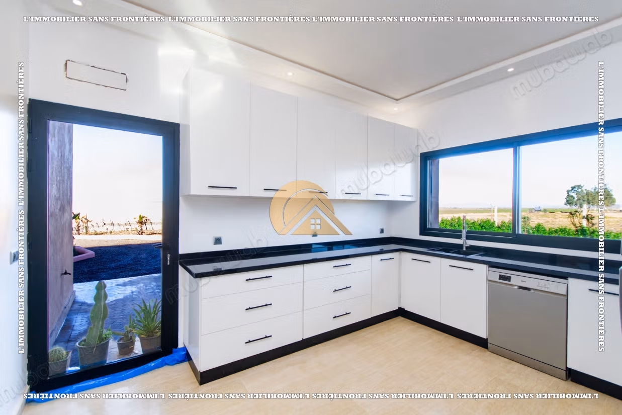 Villa privée sur 2 hectares à Bourrous Km 25 – 4 suites, piscine et vue Atlas