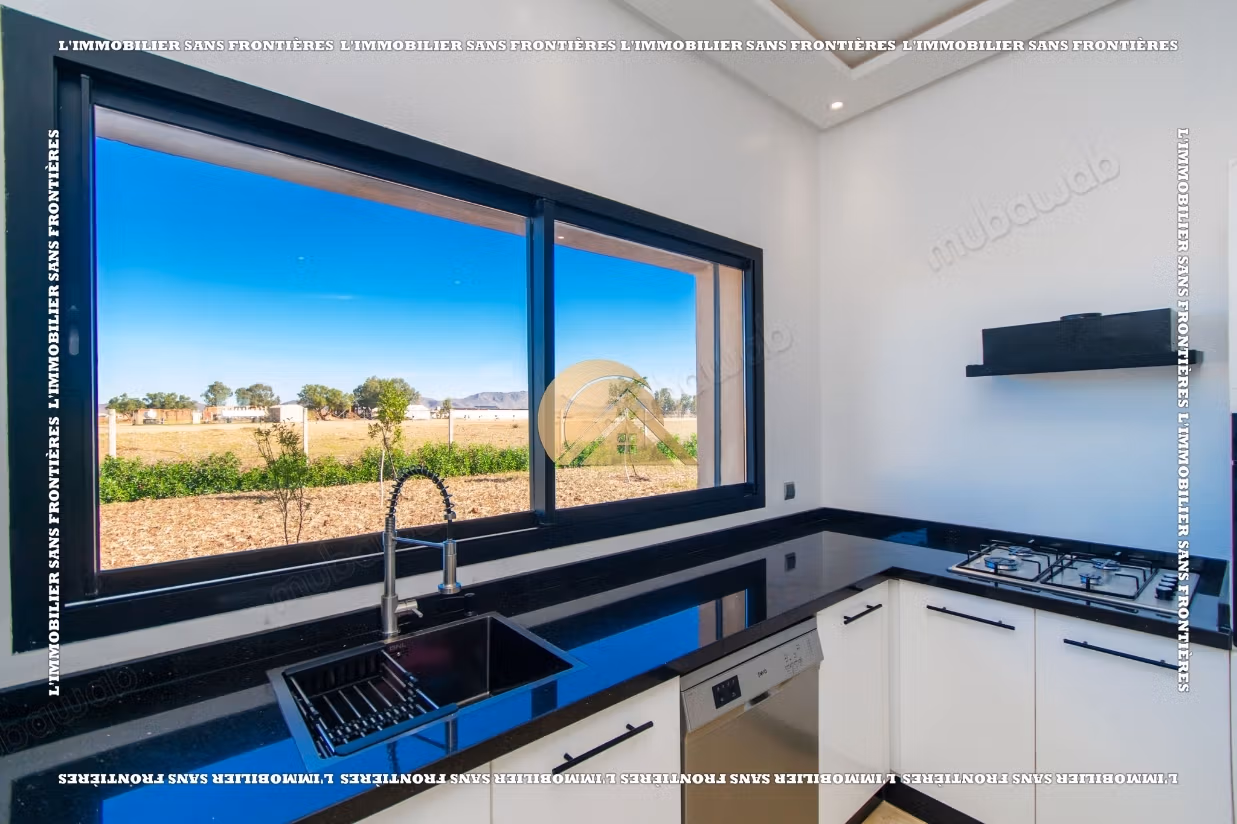 Villa privée sur 2 hectares à Bourrous Km 25 – 4 suites, piscine et vue Atlas