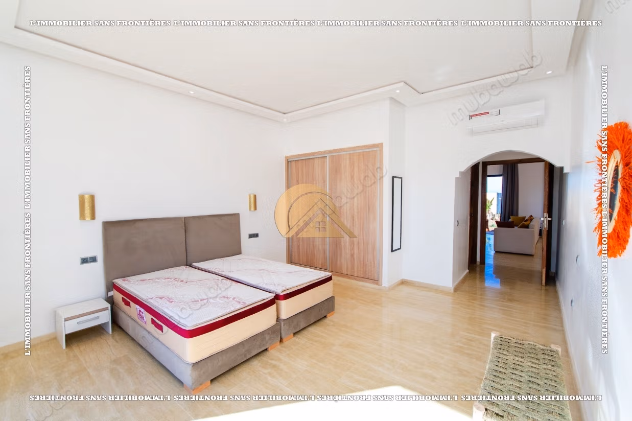 Villa privée sur 2 hectares à Bourrous Km 25 – 4 suites, piscine et vue Atlas