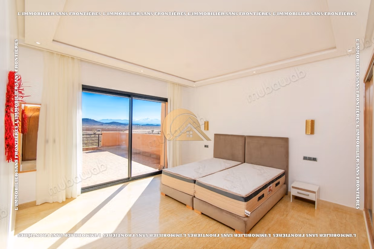 Villa privée sur 2 hectares à Bourrous Km 25 – 4 suites, piscine et vue Atlas