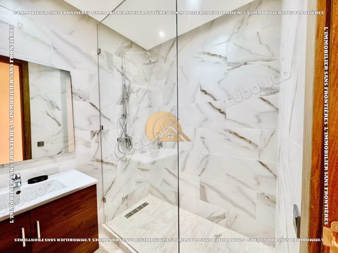 Appartement meublé de 113 m² à Camp El Ghoul – Suite, chambre, terrasse et cuisine équipée