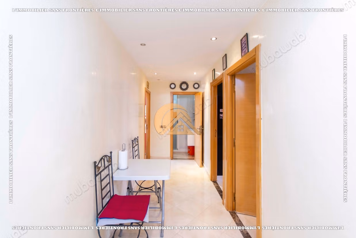 Appartement meublé de 90 m² à Hay Mabrouka – Grande terrasse, 2 chambres et jardin collectif