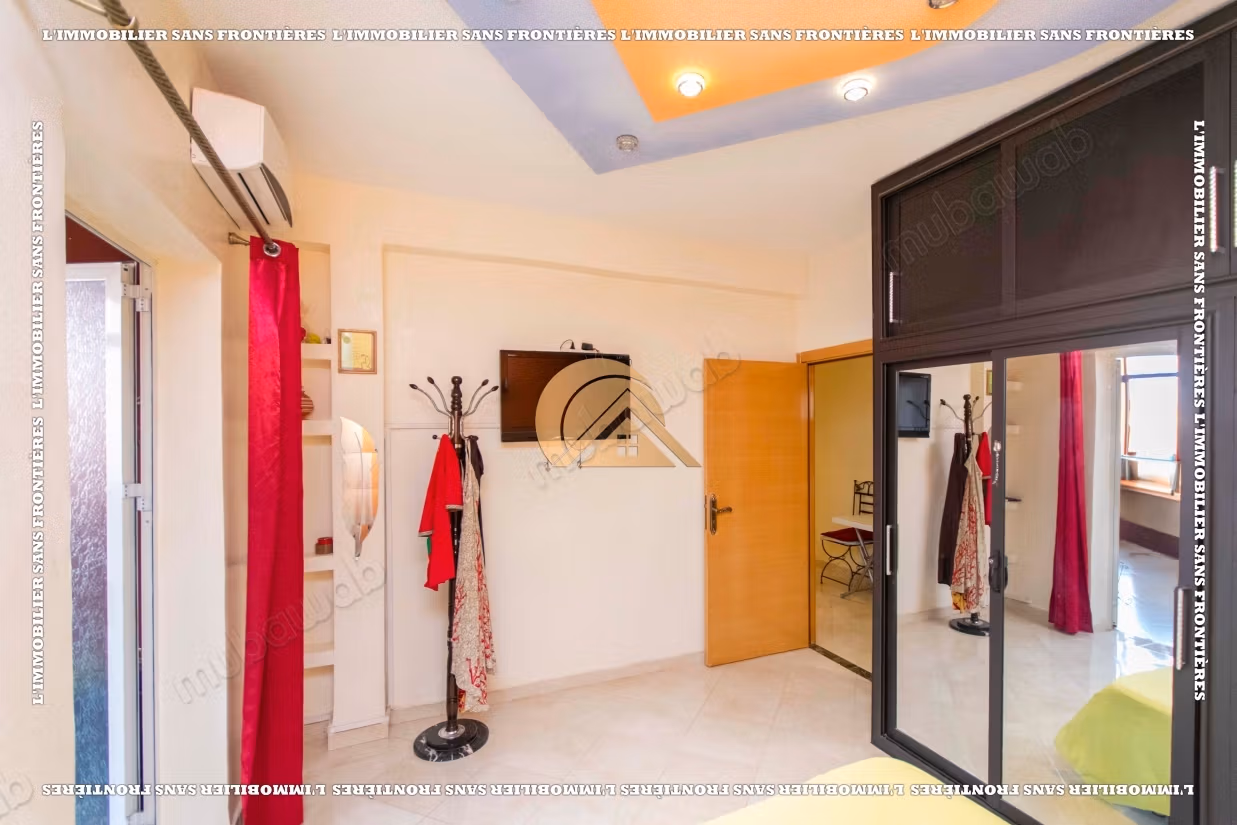 Appartement meublé de 90 m² à Hay Mabrouka – Grande terrasse, 2 chambres et jardin collectif