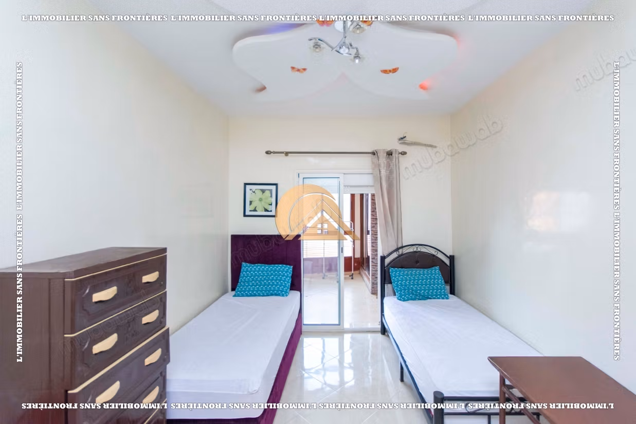 Appartement meublé de 90 m² à Hay Mabrouka – Grande terrasse, 2 chambres et jardin collectif