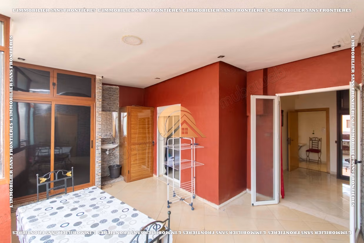Appartement meublé de 90 m² à Hay Mabrouka – Grande terrasse, 2 chambres et jardin collectif