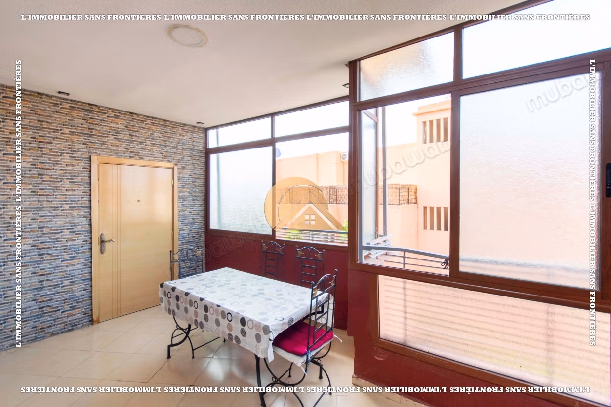 Appartement meublé de 90 m² à Hay Mabrouka – Grande terrasse, 2 chambres et jardin collectif