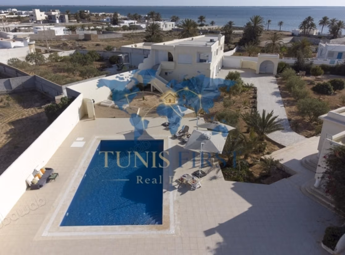 À vendre Deux villas indépendantes pieds dans l’ea