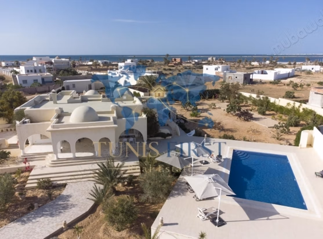 À vendre Deux villas indépendantes pieds dans l’ea