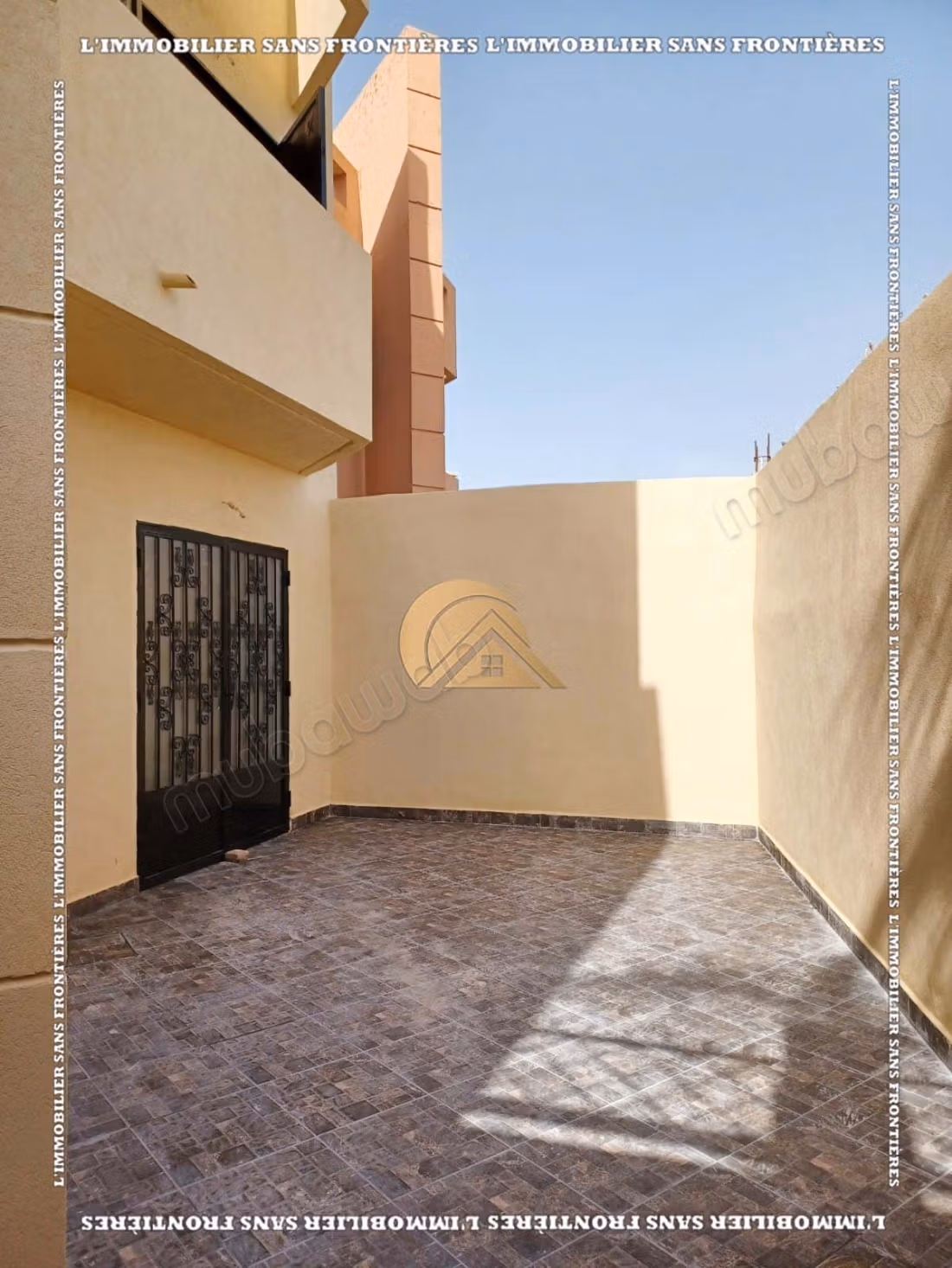 Villa vide de 176 m² à Afaq 1, Route d’Agadir – 3 chambres, 2 jardins et résidence sécurisée