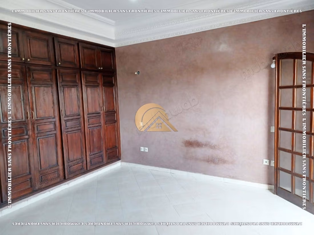 Villa vide de 176 m² à Afaq 1, Route d’Agadir – 3 chambres, 2 jardins et résidence sécurisée