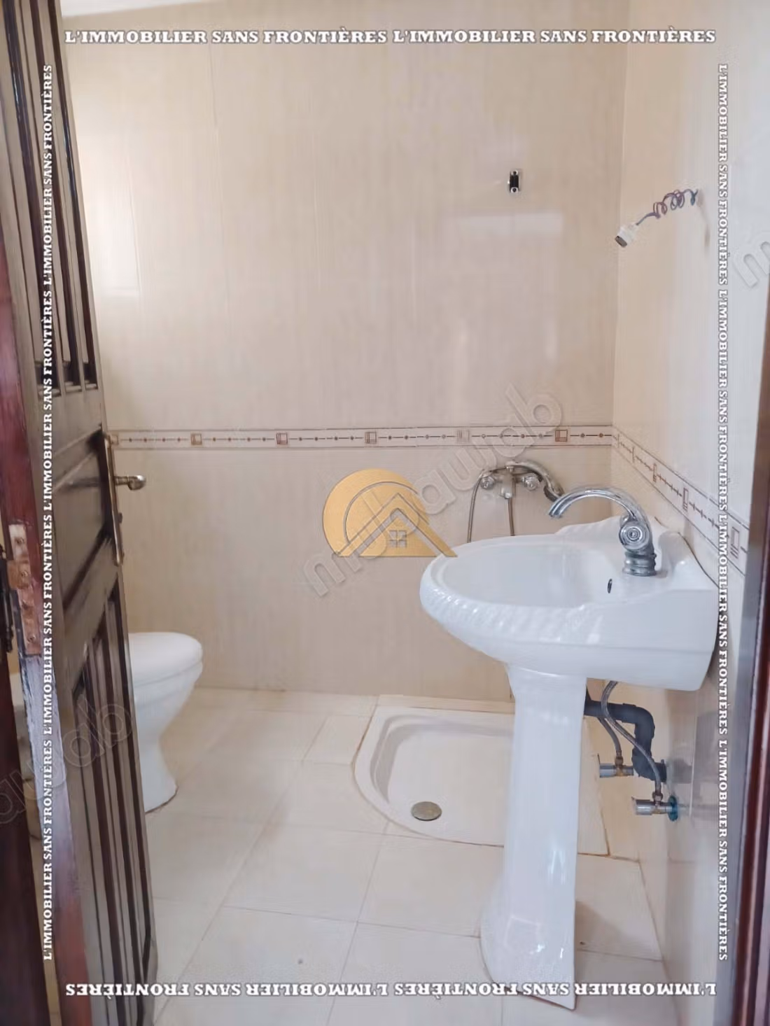 Villa vide de 176 m² à Afaq 1, Route d’Agadir – 3 chambres, 2 jardins et résidence sécurisée