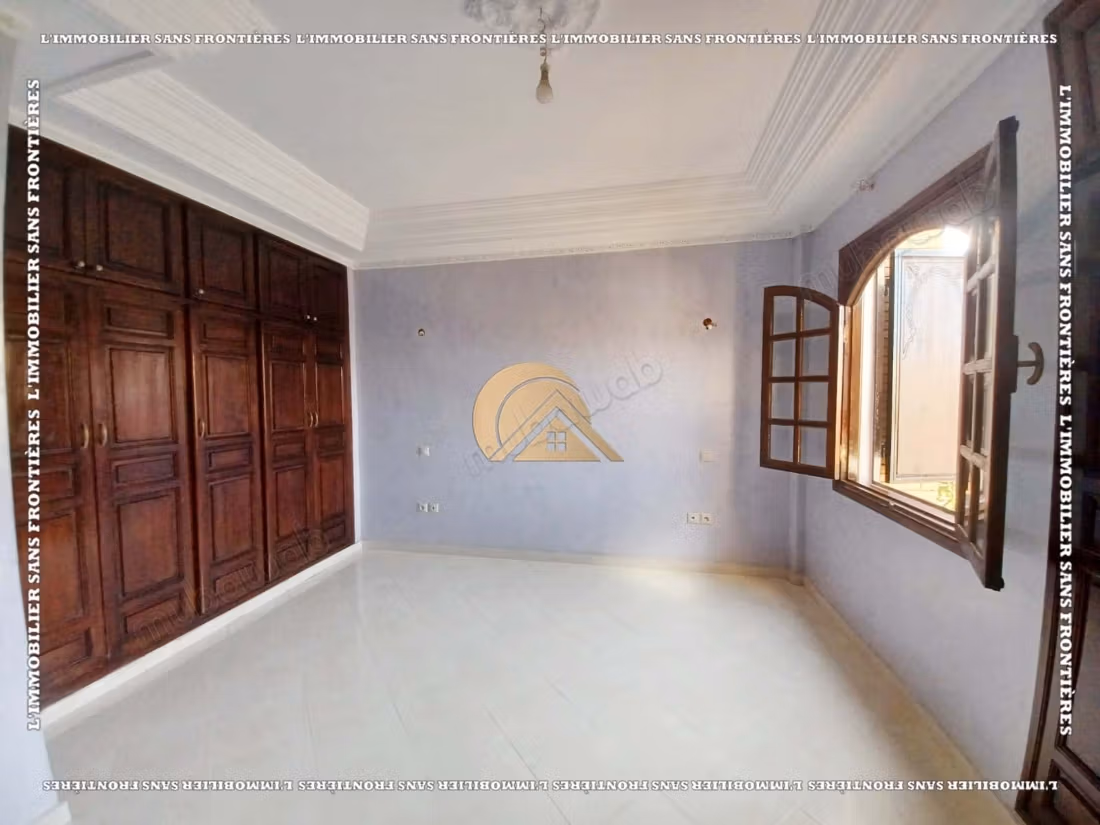 Villa vide de 176 m² à Afaq 1, Route d’Agadir – 3 chambres, 2 jardins et résidence sécurisée