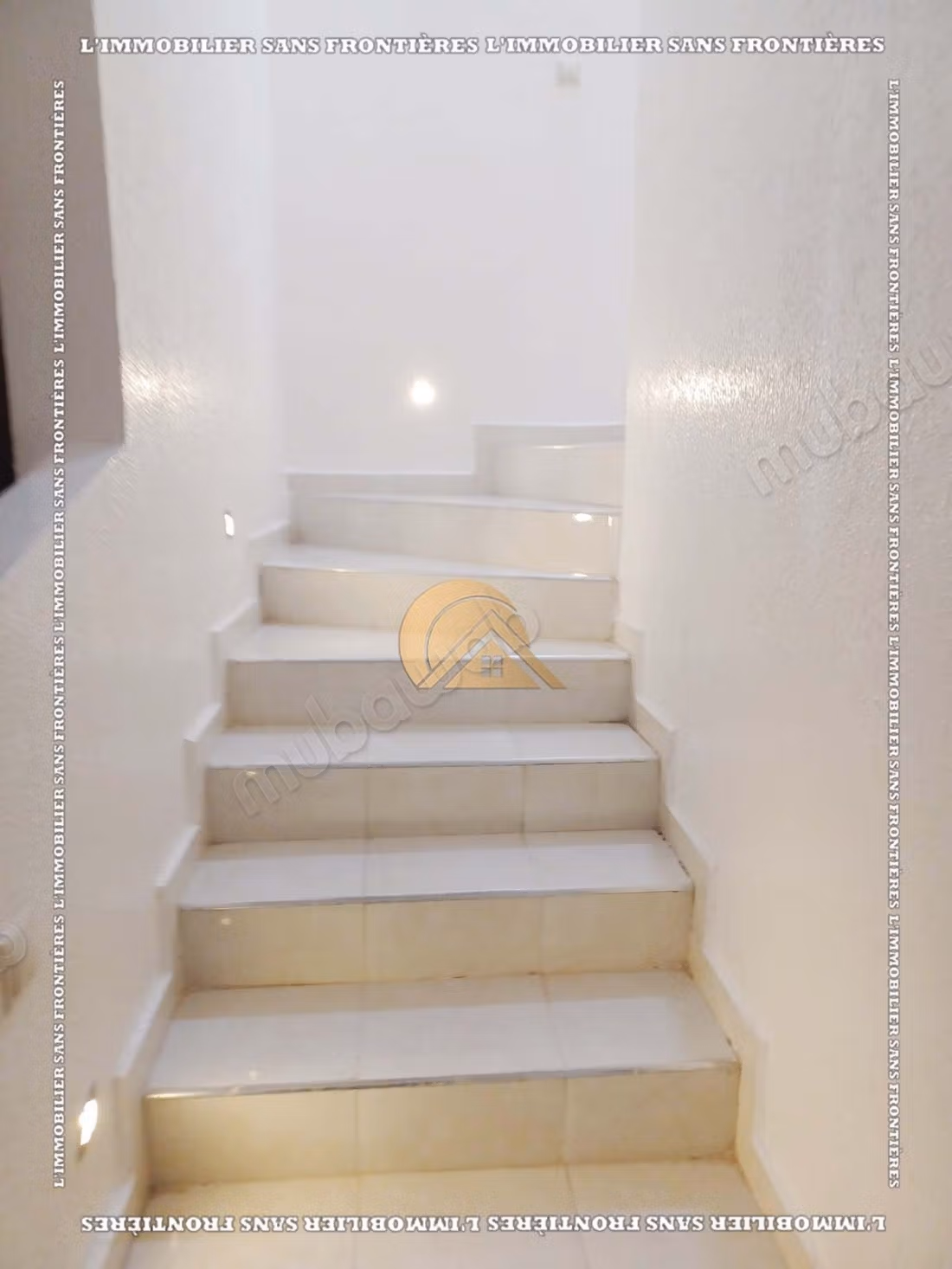 Villa vide de 176 m² à Afaq 1, Route d’Agadir – 3 chambres, 2 jardins et résidence sécurisée