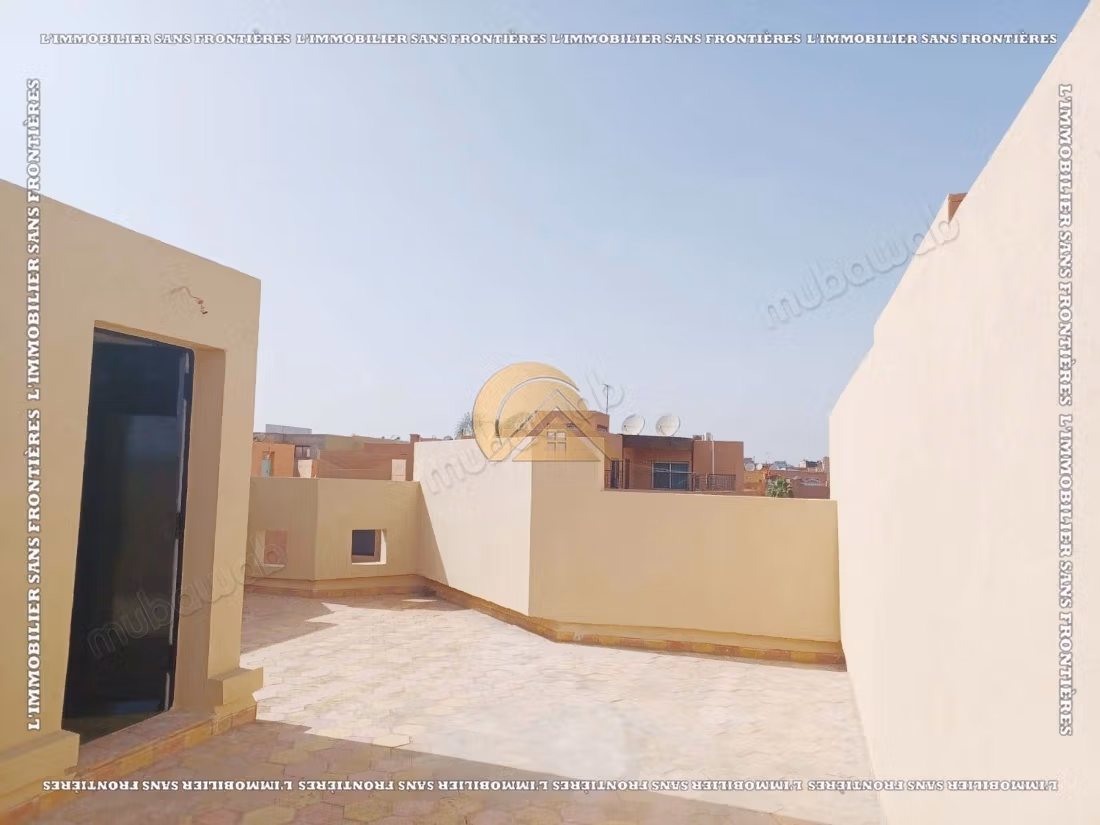 Villa vide de 176 m² à Afaq 1, Route d’Agadir – 3 chambres, 2 jardins et résidence sécurisée