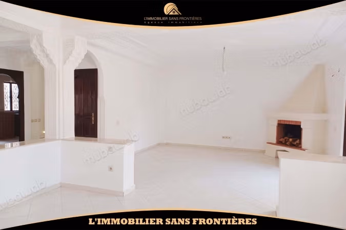 Villa vide de 176 m² à Afaq 1, Route d’Agadir – 3 chambres, 2 jardins et résidence sécurisée