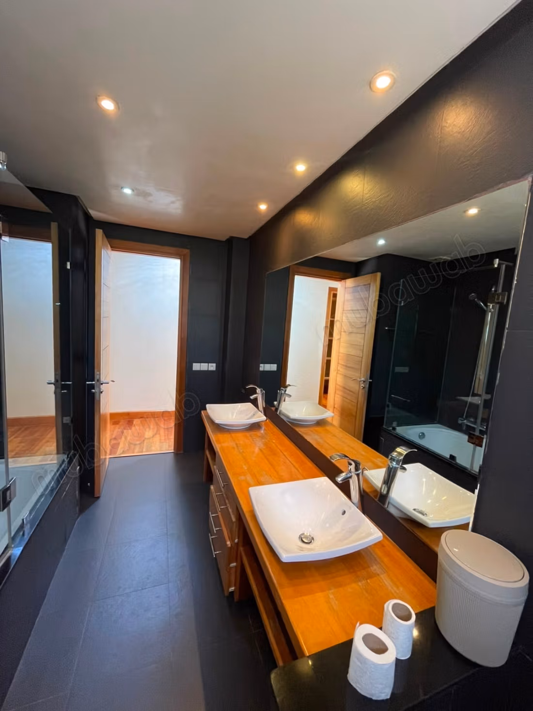 Magnifique villa à louer pour vos vacances à Ain Diab.
Surface de 900 m².
Cheminée, piscine