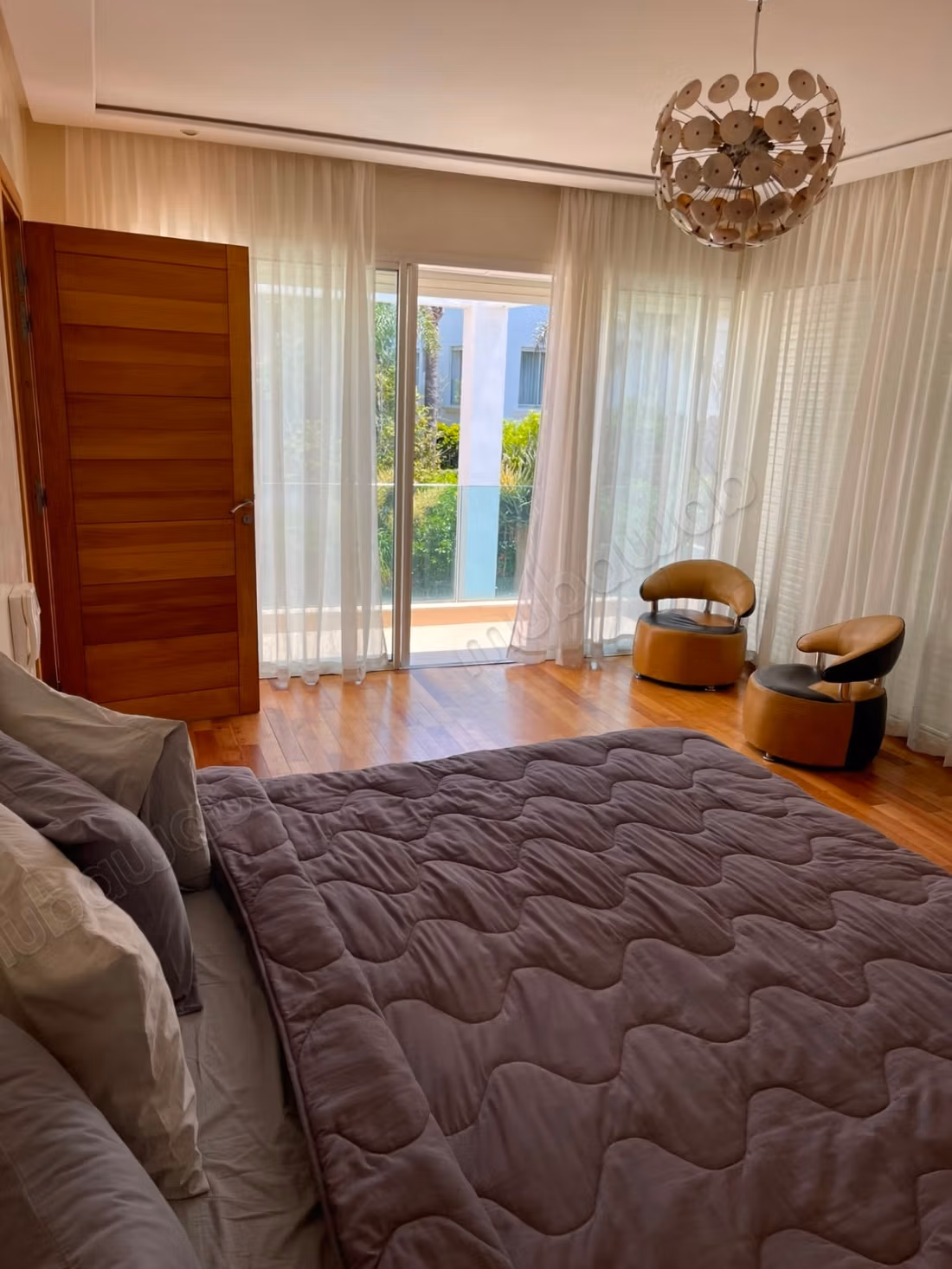Magnifique villa à louer pour vos vacances à Ain Diab.
Surface de 900 m².
Cheminée, piscine
