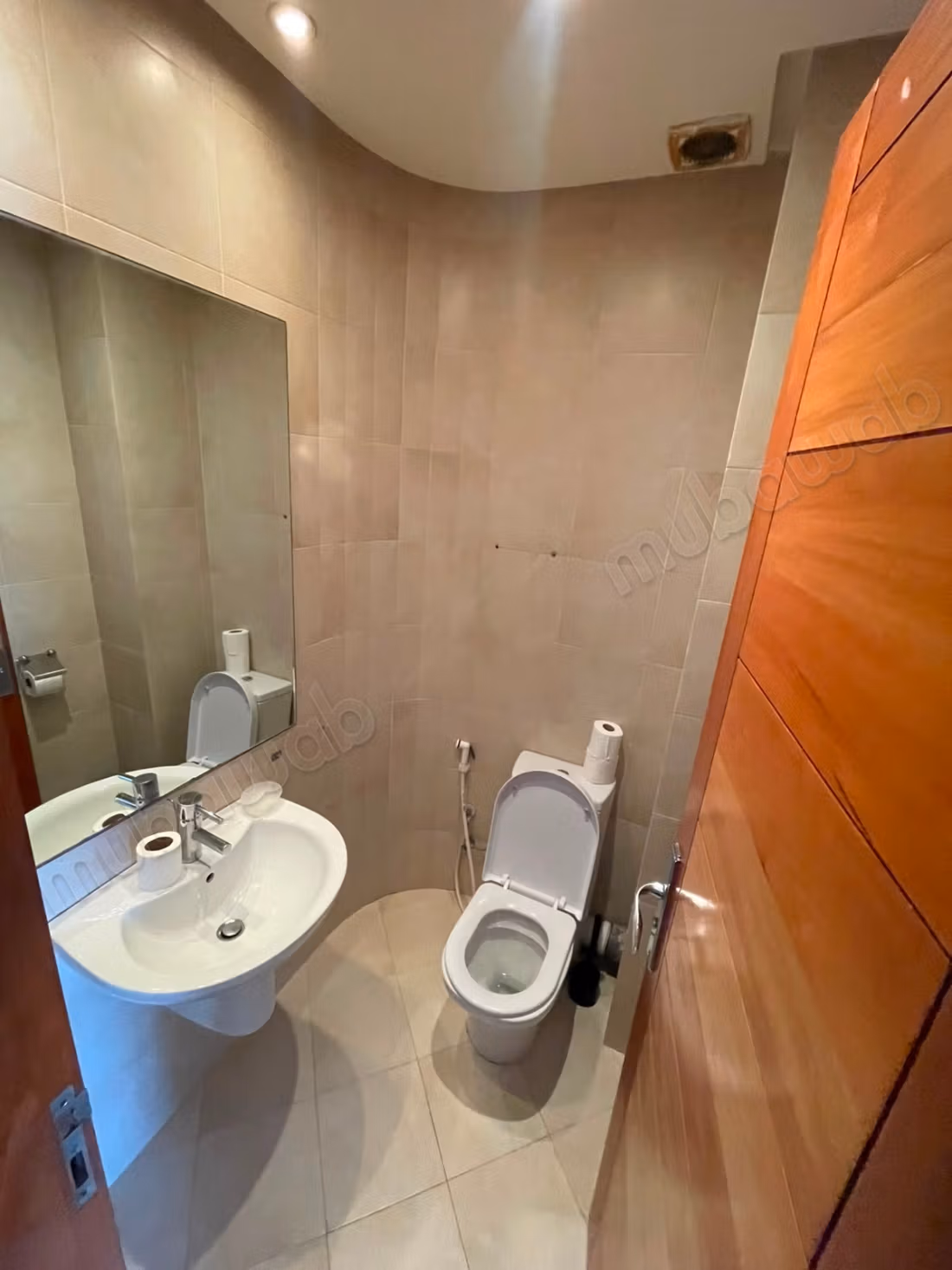 Magnifique villa à louer pour vos vacances à Ain Diab.
Surface de 900 m².
Cheminée, piscine