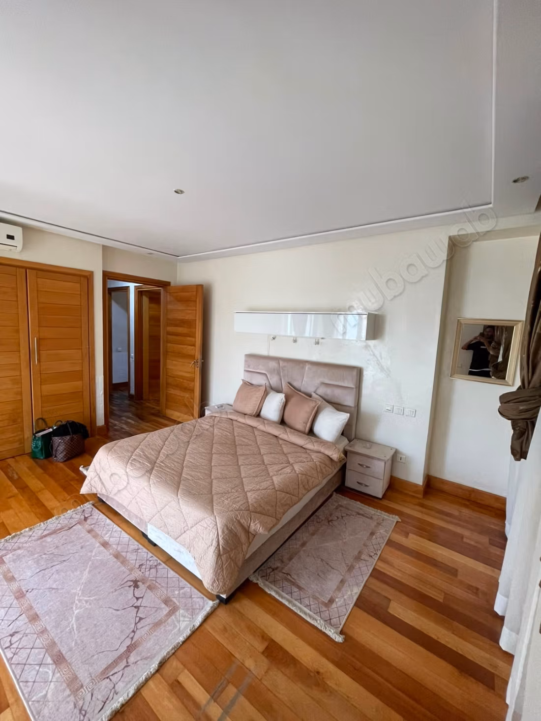 Magnifique villa à louer pour vos vacances à Ain Diab.
Surface de 900 m².
Cheminée, piscine