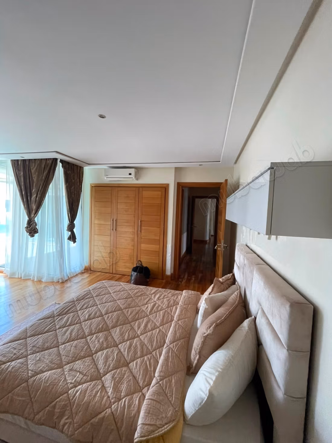 Magnifique villa à louer pour vos vacances à Ain Diab.
Surface de 900 m².
Cheminée, piscine