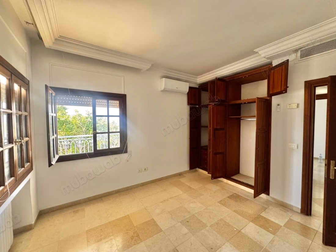 Villa S4 with pool and garden in Gammarth