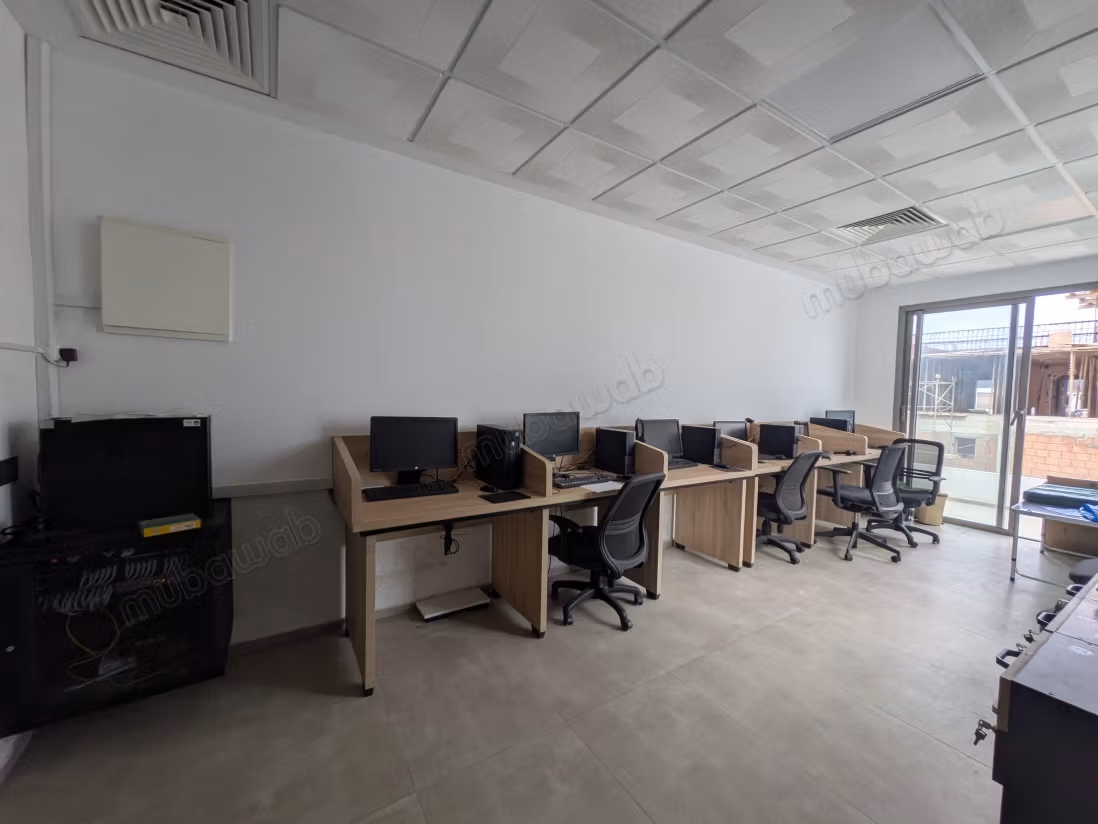 Beaux bureaux à louer à Maârif. Surface totale 60 m². Ascenseur et terrasse