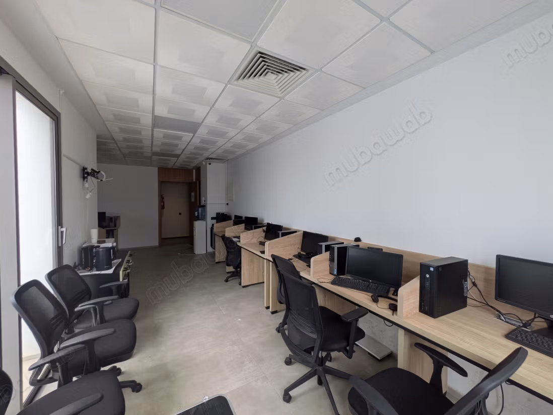 Beaux bureaux à louer à Maârif. Surface totale 60 m². Ascenseur et terrasse