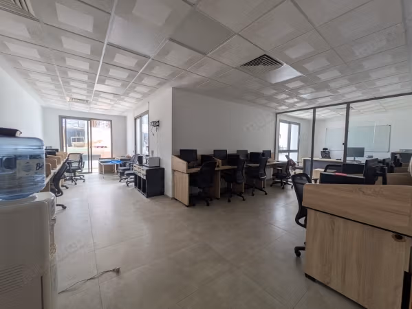 Beautiful offices for rent in Maârif. Total area 60 m². Elevator and terrace