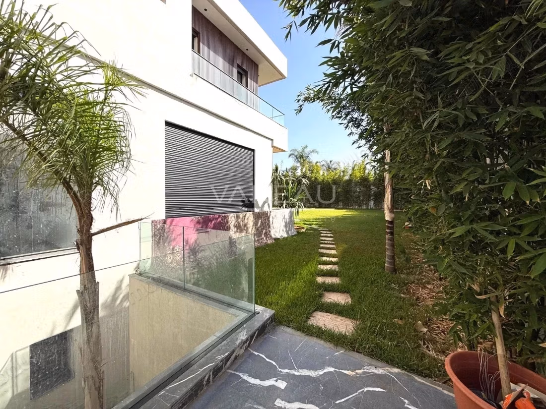 Villa à vendre sur Bouskoura Ville Verte 1 300 m²