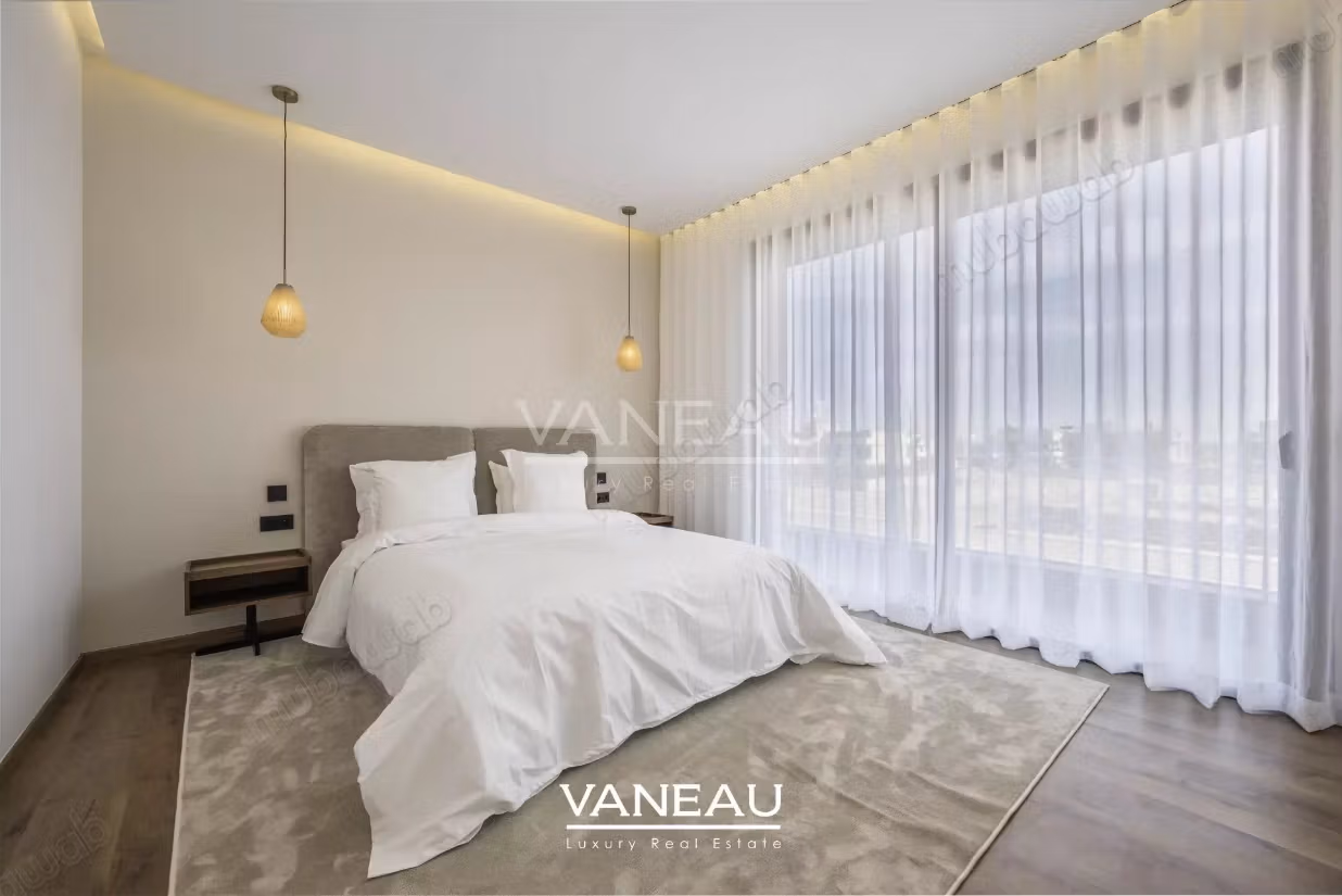 Villa 10 minutes from the city center with high-end finishes