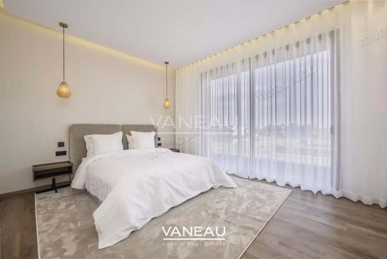 Villa 10 minutes from the city center with high-end finishes
