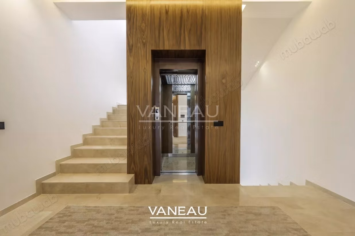Villa 10 minutes from the city center with high-end finishes