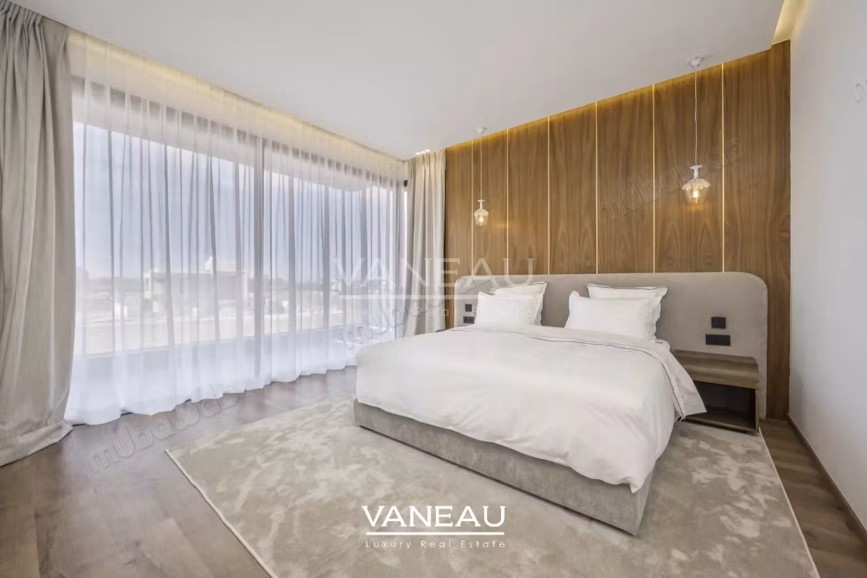 Villa 10 minutes from the city center with high-end finishes