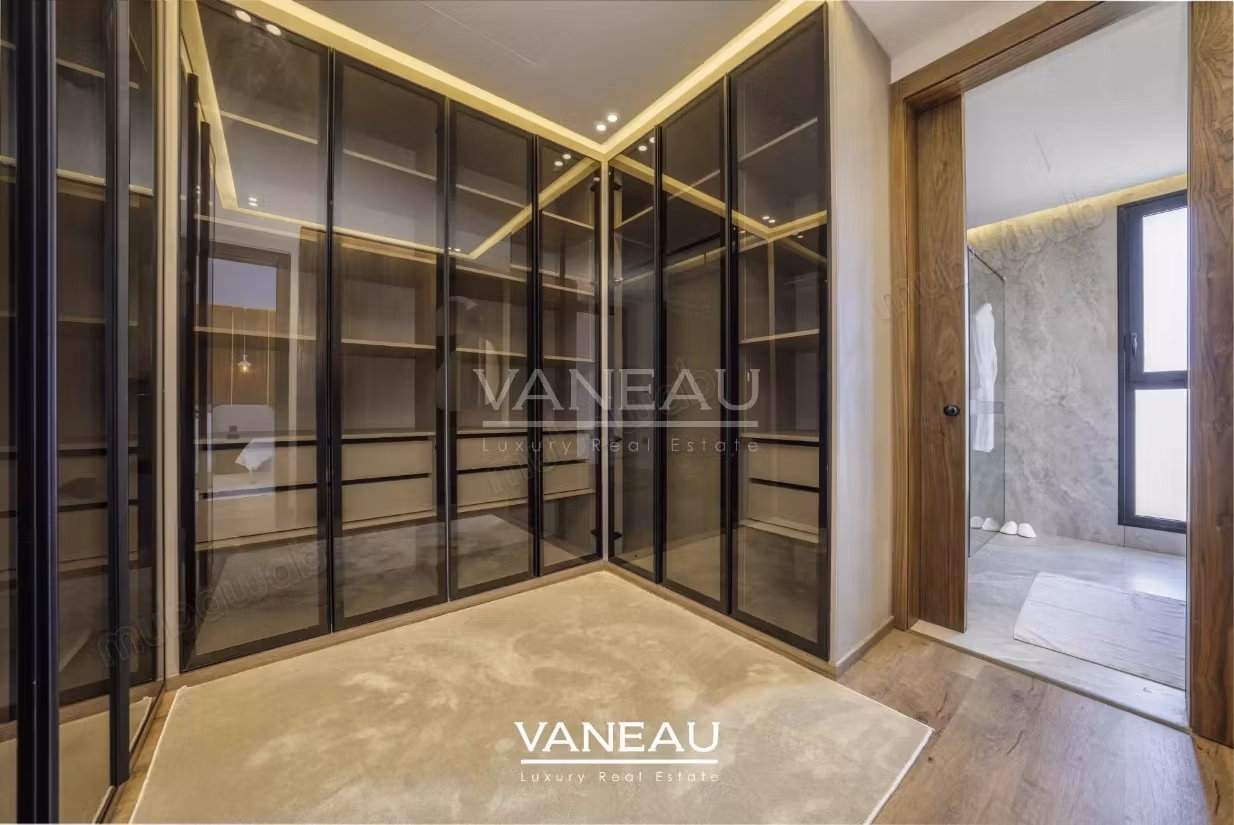 Villa 10 minutes from the city center with high-end finishes