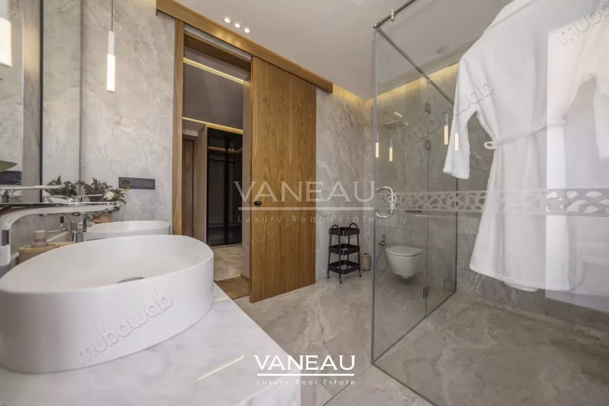Villa 10 minutes from the city center with high-end finishes