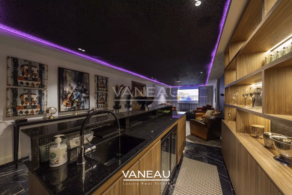 Villa 10 minutes from the city center with high-end finishes
