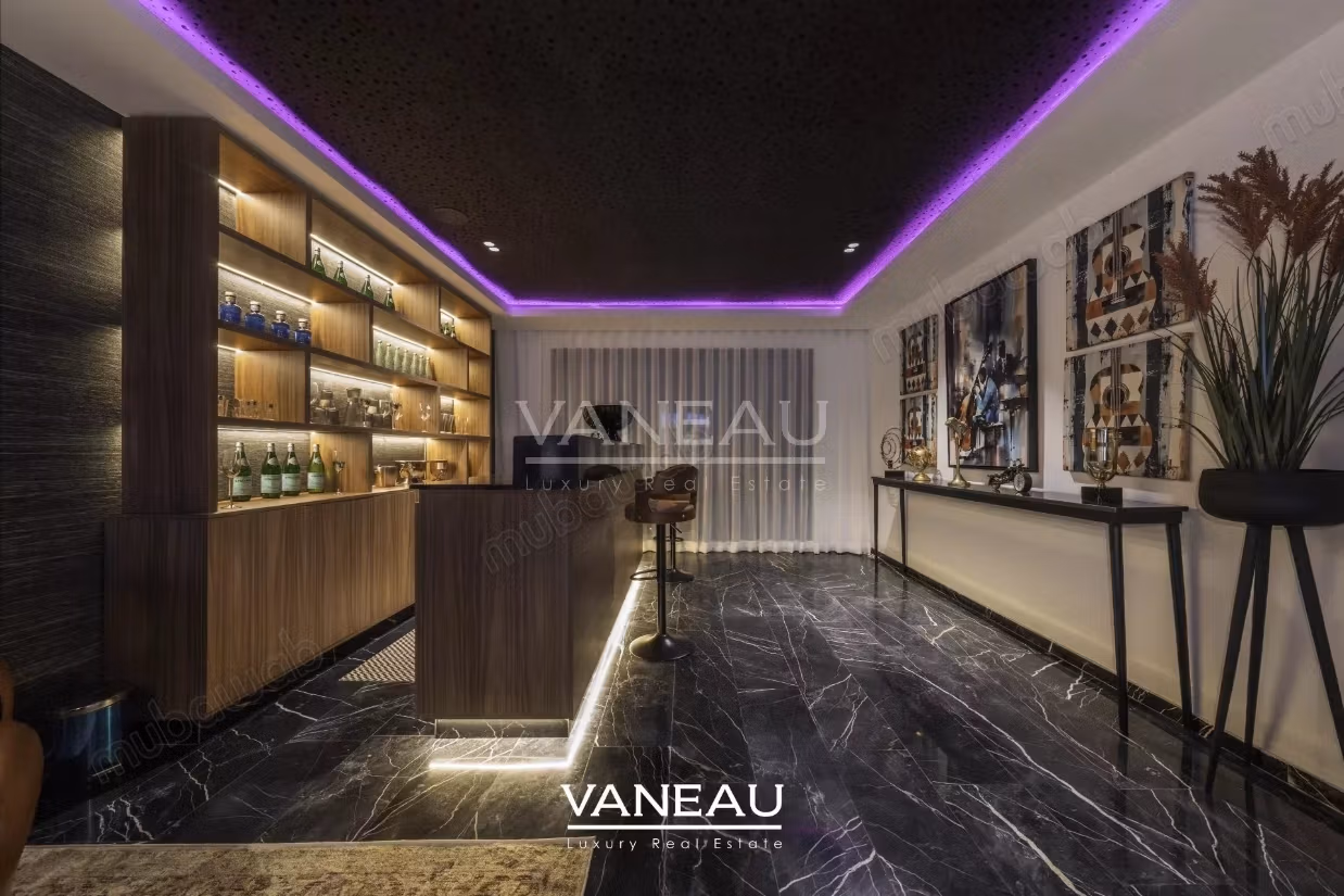 Villa 10 minutes from the city center with high-end finishes