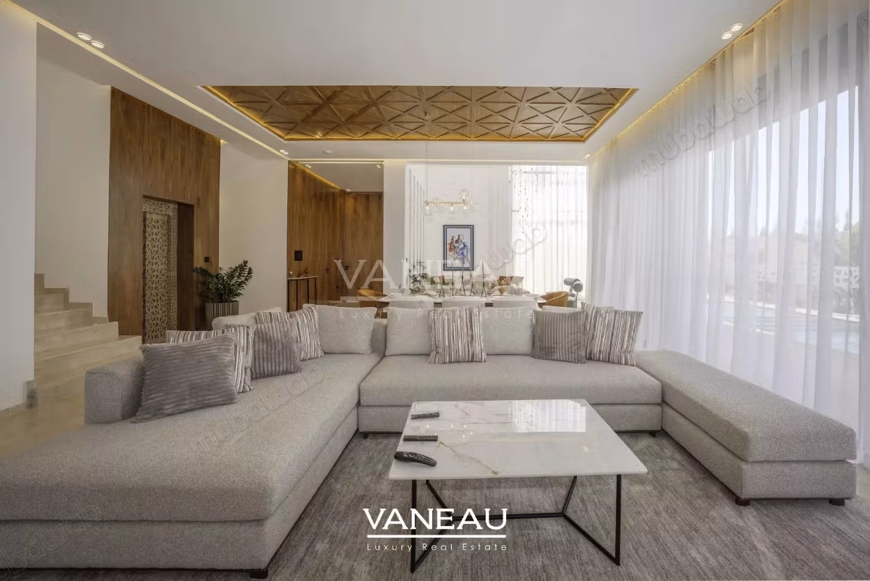 Villa 10 minutes from the city center with high-end finishes