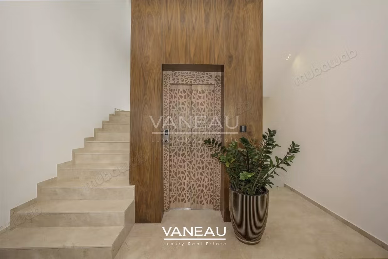 Villa 10 minutes from the city center with high-end finishes