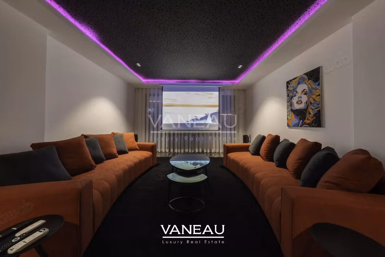 Villa 10 minutes from the city center with high-end finishes