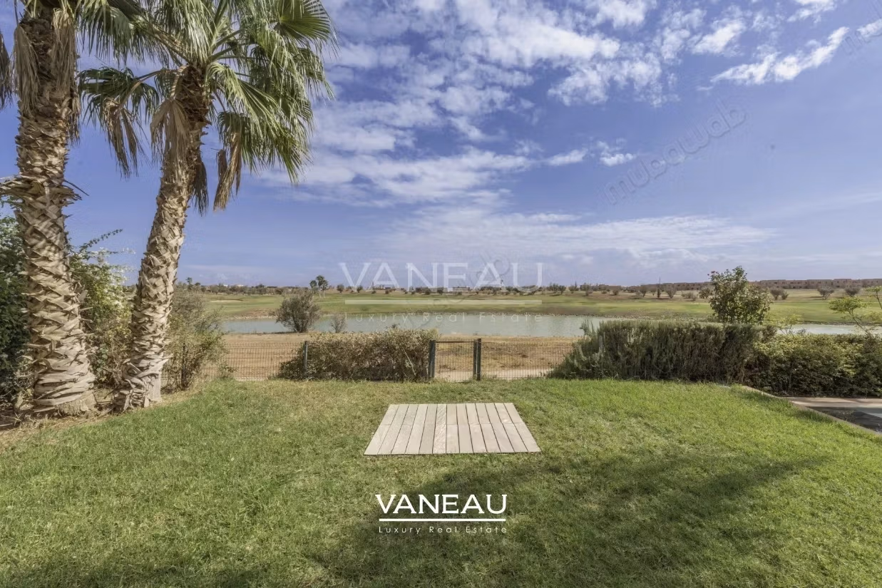 Villa davanti al campo da golf con vista sull'Atlante
