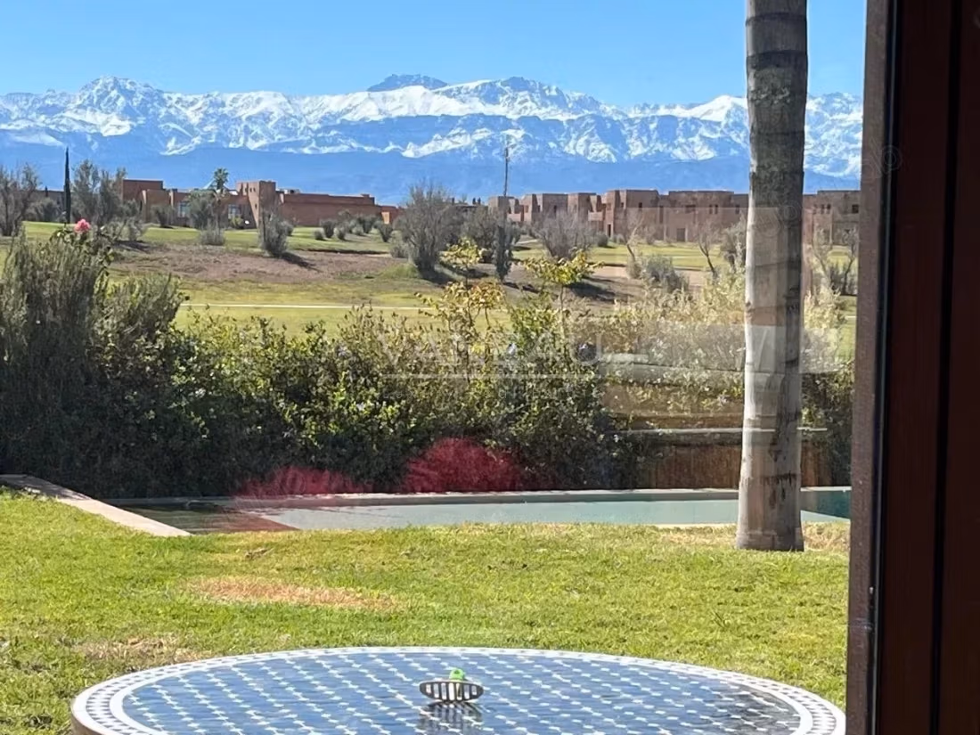 Villa davanti al campo da golf con vista sull'Atlante