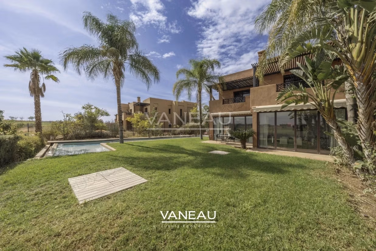 Villa davanti al campo da golf con vista sull'Atlante