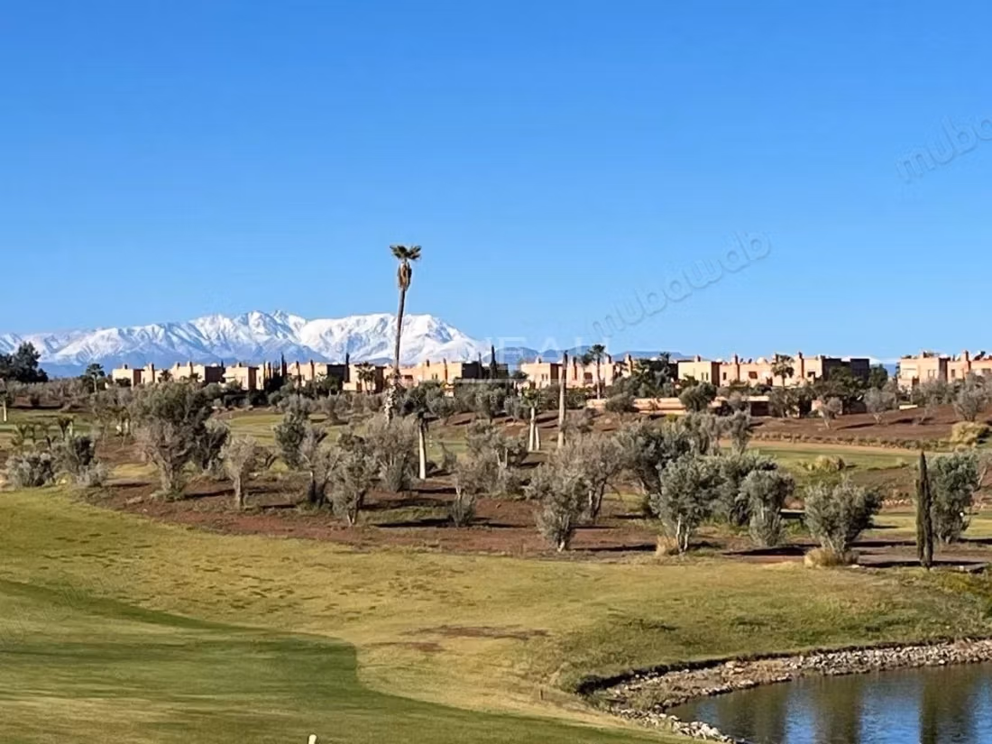 Villa davanti al campo da golf con vista sull'Atlante